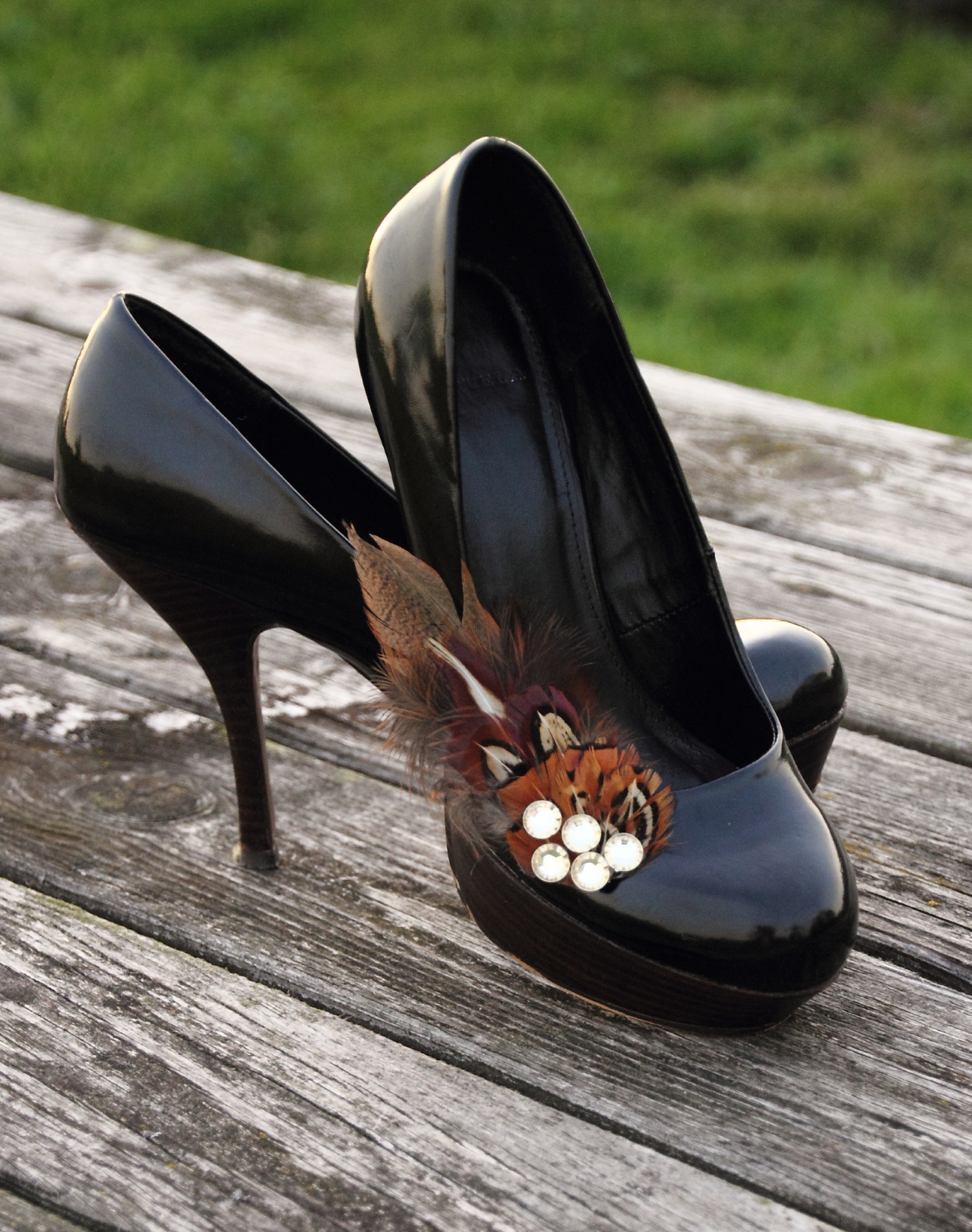 Harriet Hoot Pheasant Feather Shoe Clips